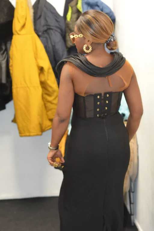 a woman in wemmy black dress